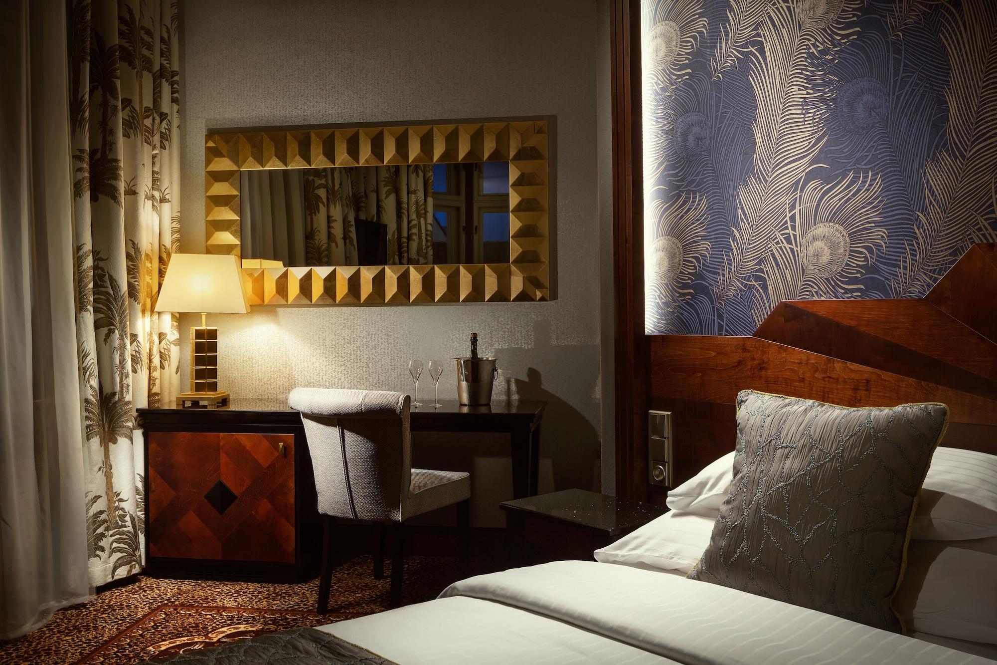 Art Deco Imperial Hotel Prag Oda fotoğraf A bedroom at the hotel