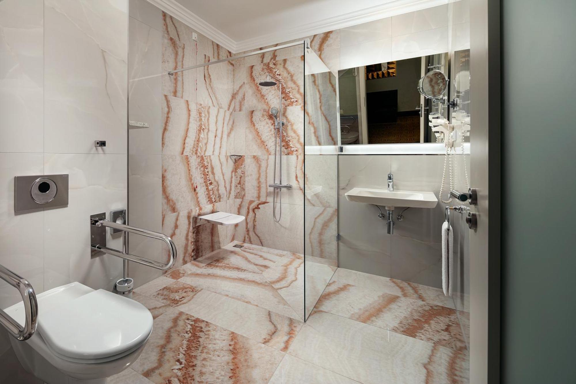 Art Deco Imperial Hotel Prag Dış mekan fotoğraf Bathroom with shower